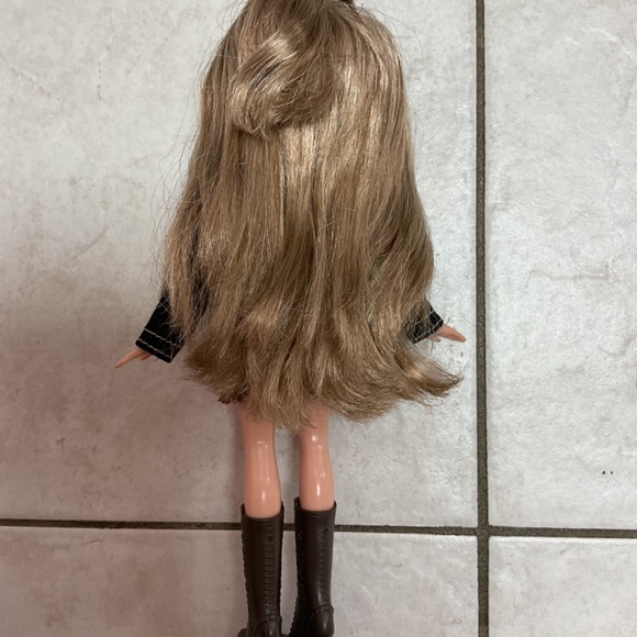 Bratz Rodeo Cloe Doll in fashion pack - Picture 5 of 5